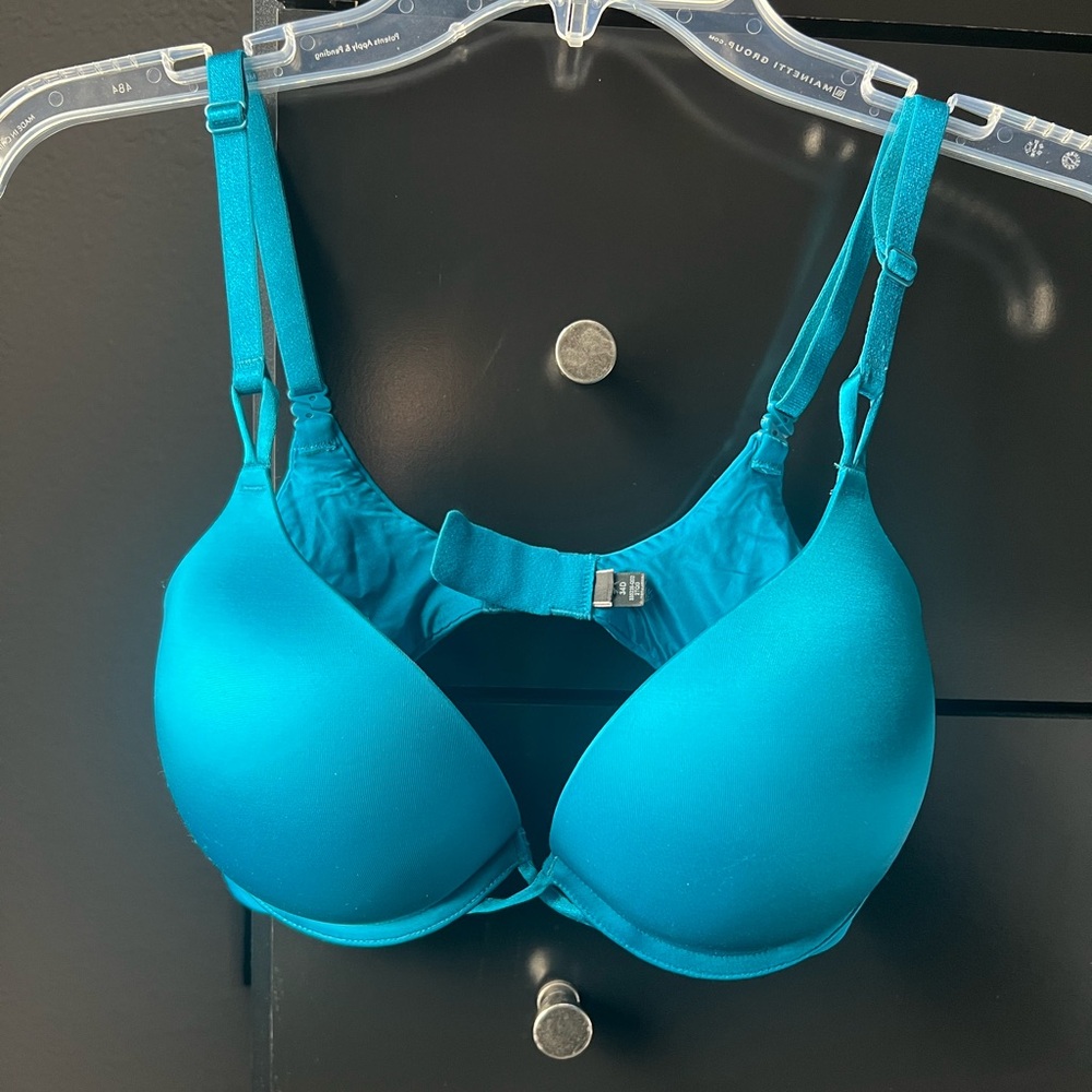 NWOT. Victoria’s Secret Add 2 Cups Bombshell Push Up Bra. 34D.